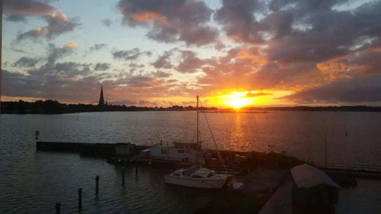 Ferienwohnung Schleiloge Mit Panoramablick Auf Die Schlei シュレースヴィヒ エクステリア 写真